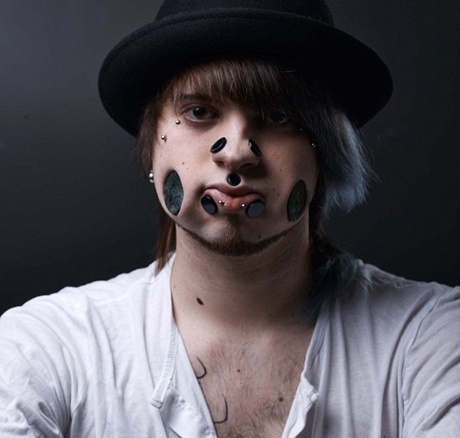 Chang trai xe luoi, duc ma lam dep hinh anh