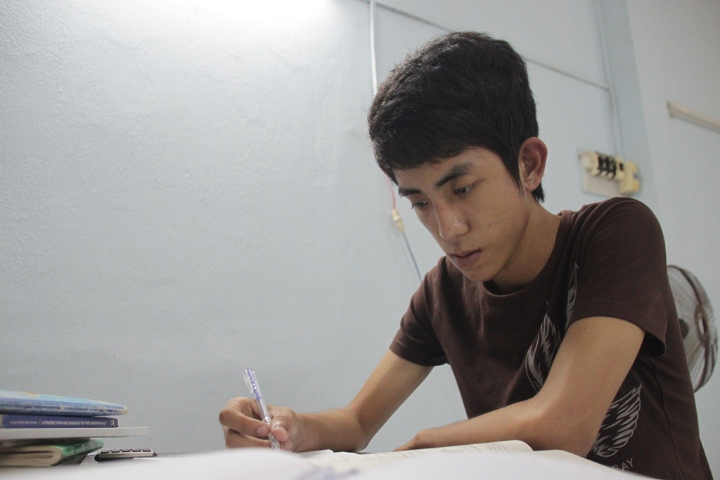 Dua con vao Sai Gon thi, me nhap vien mo tim hinh anh