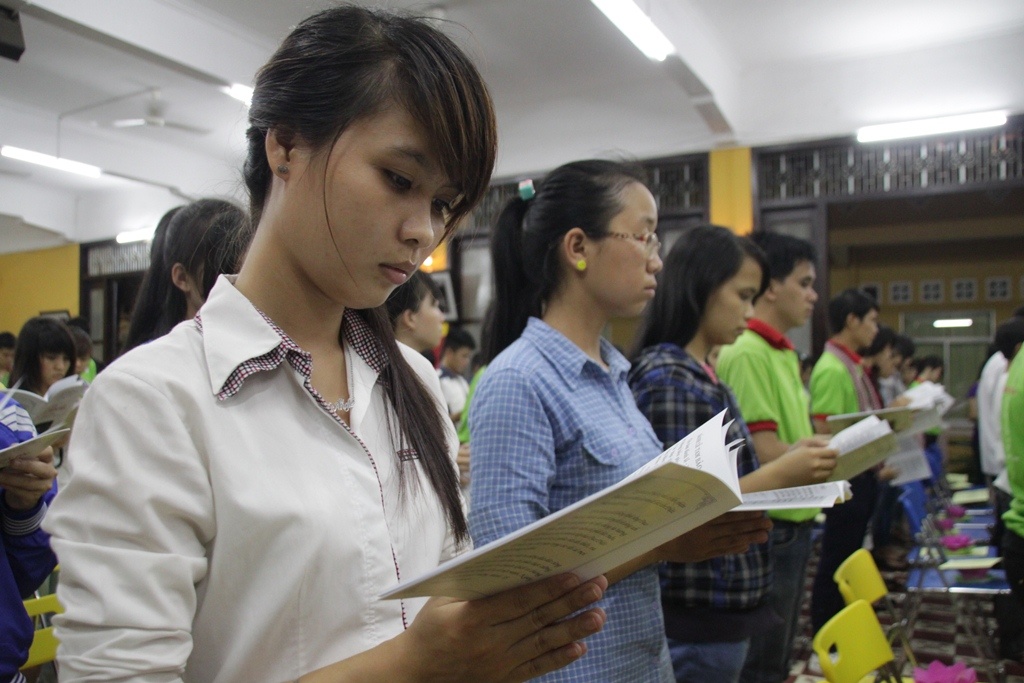 Trong tiếng kinh cầu, mọi người cùng mong ước sẽ hoàn thành, đạt kết quả tốt ở mùa thi năm nay.