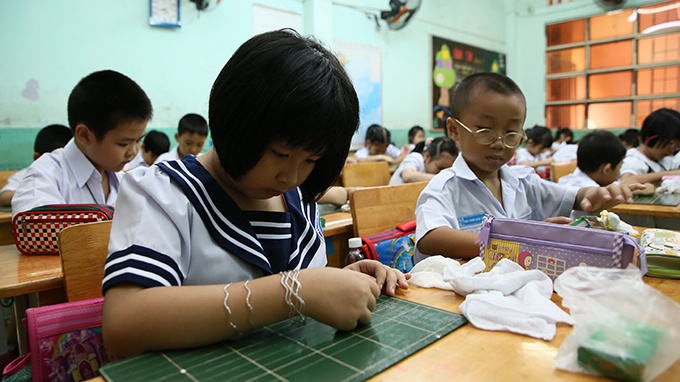 Một tiết học của học sinh lớp 1 Trường tiểu học Nguyễn Chí Thanh, Q.10, TP.HCM.