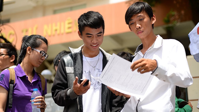 Niềm vui của thí sinh sau khi thi xong môn toán sáng 4-7 tại hội đồng thi Trường ĐH Khoa học tự nhiên TP.HCM -