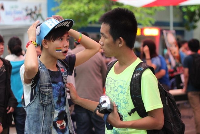 Le hoi lon cho nguoi dong tinh tai Viet Nam hinh anh