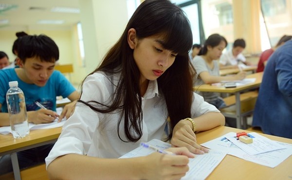 DH dau tien tai TP.HCM cong bo diem chuan tuyen sinh rieng hinh anh