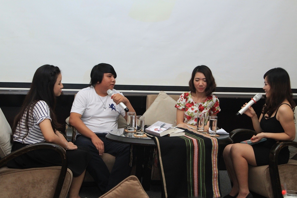 Ra mat bo ba tac pham viet ve tinh yeu va kinh di hinh anh