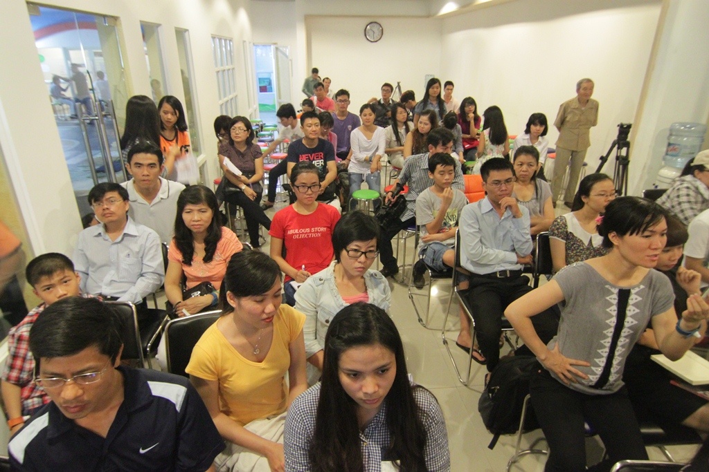 Nhiều khán giả đến với buổi giao lưu.