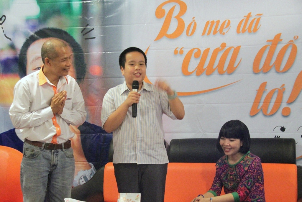 Đỗ Nhật Nam giao lưu với khán giả.