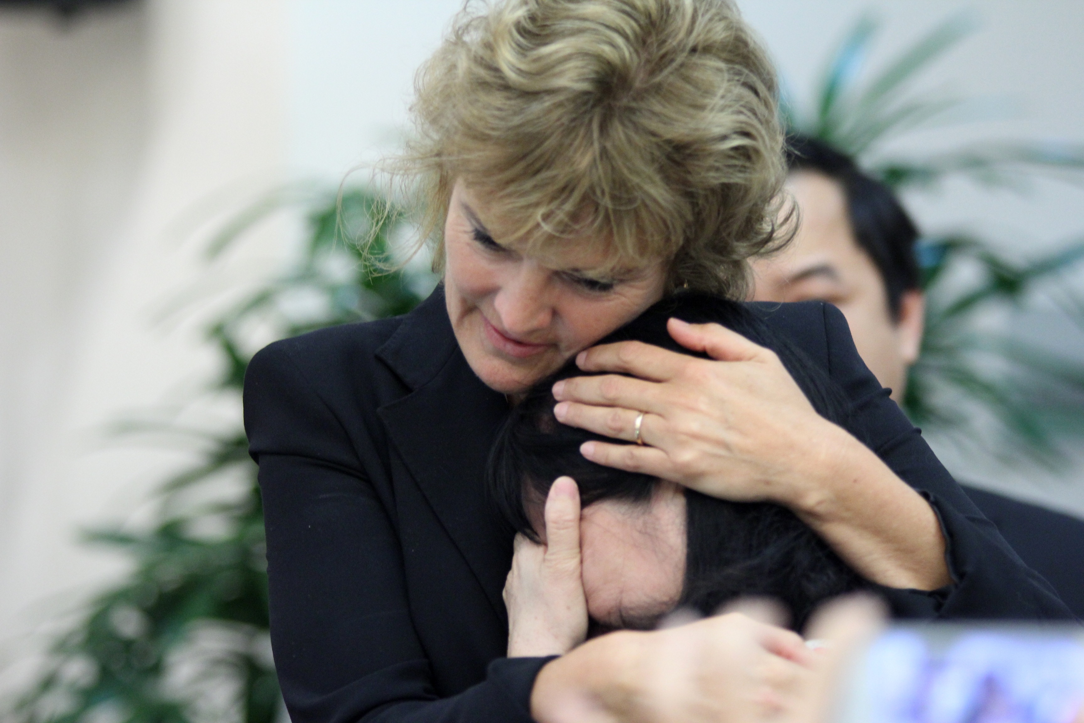 Nguoi song sot vu may bay roi o VN gap vo phi cong tu nan hinh anh