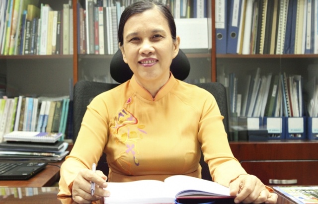 Tong thong Phap tang huan chuong cho hieu truong DH Hoa Sen hinh anh