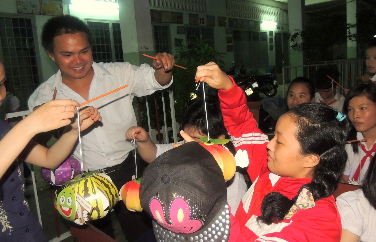 Hoàng Anh cho biết rấy vui khi đi được đi học.