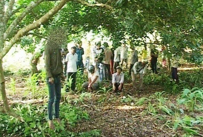 Nam thanh chet trong tu the treo co o vuon chom chom hinh anh