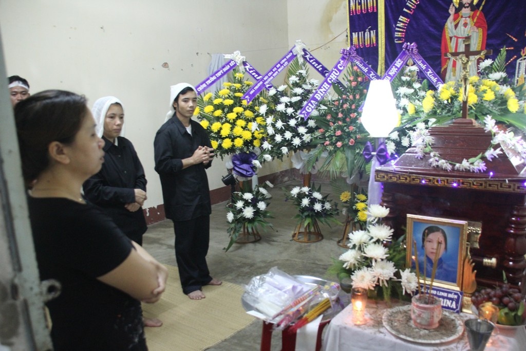 Giay phut goi qua phat no o khu nha giao vien hinh anh