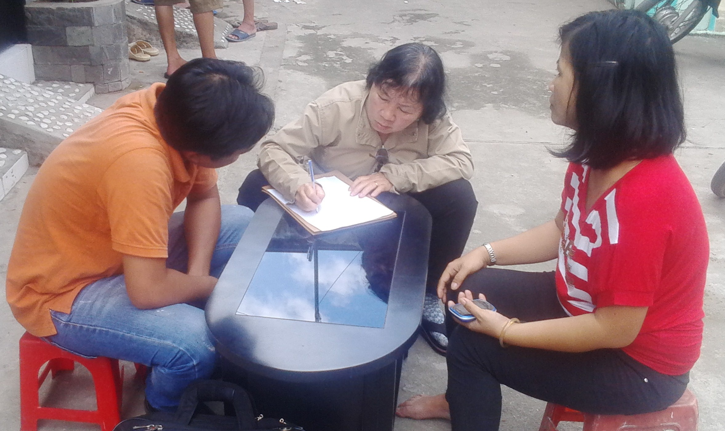 Vo di an sang ve phat hien chong treo co chet hinh anh