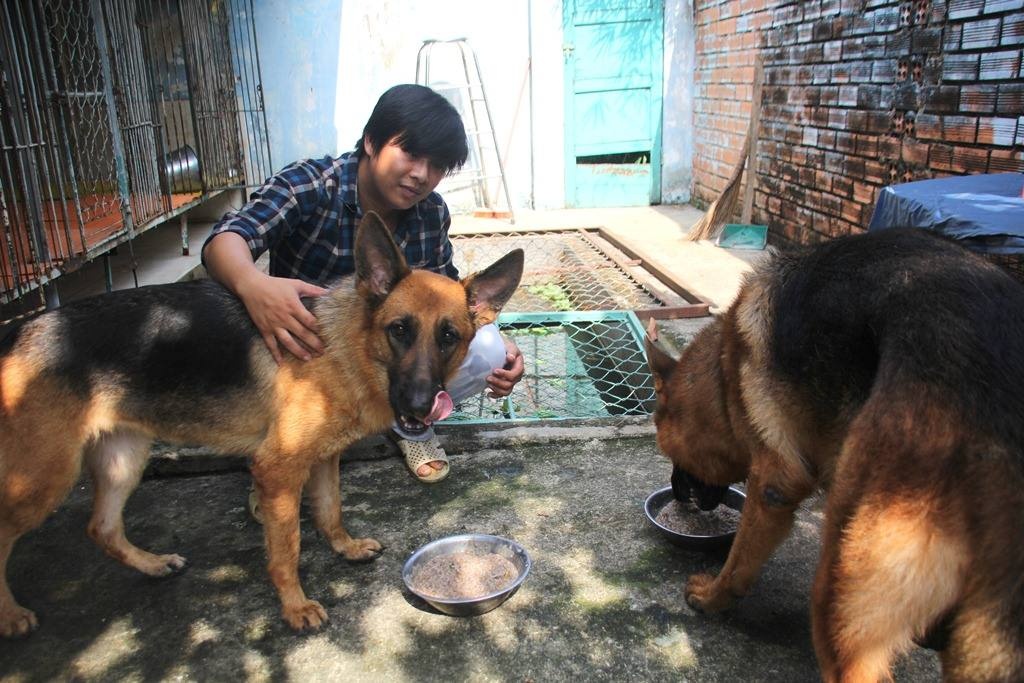 Chang trai phuc vu di buon cho canh, thu nhap 40 trieu/thang hinh anh