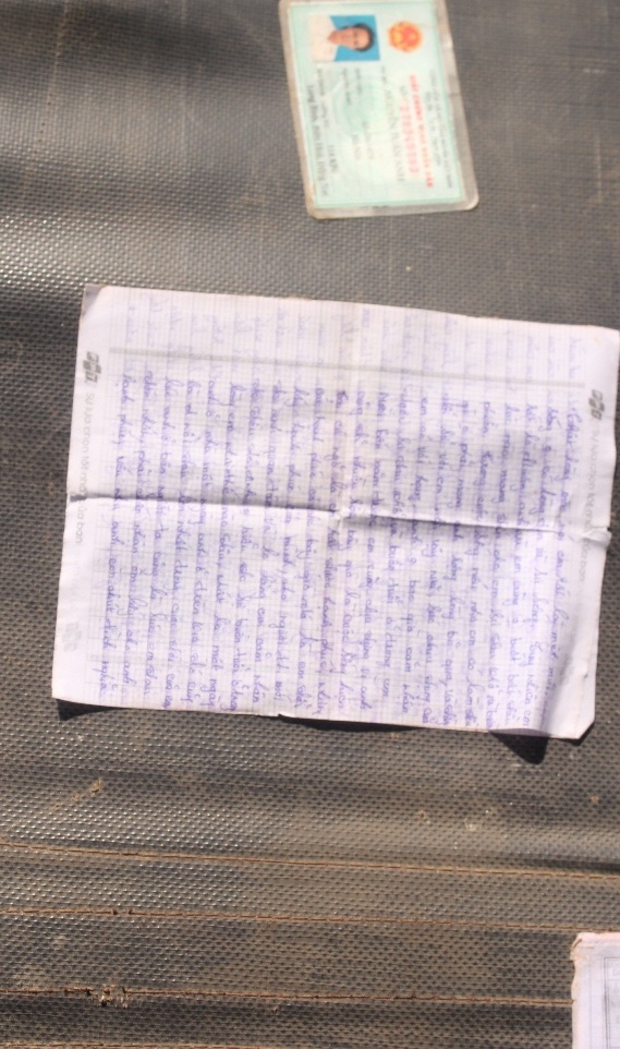 Lá thư được phát hiện trong người nạn nhân.