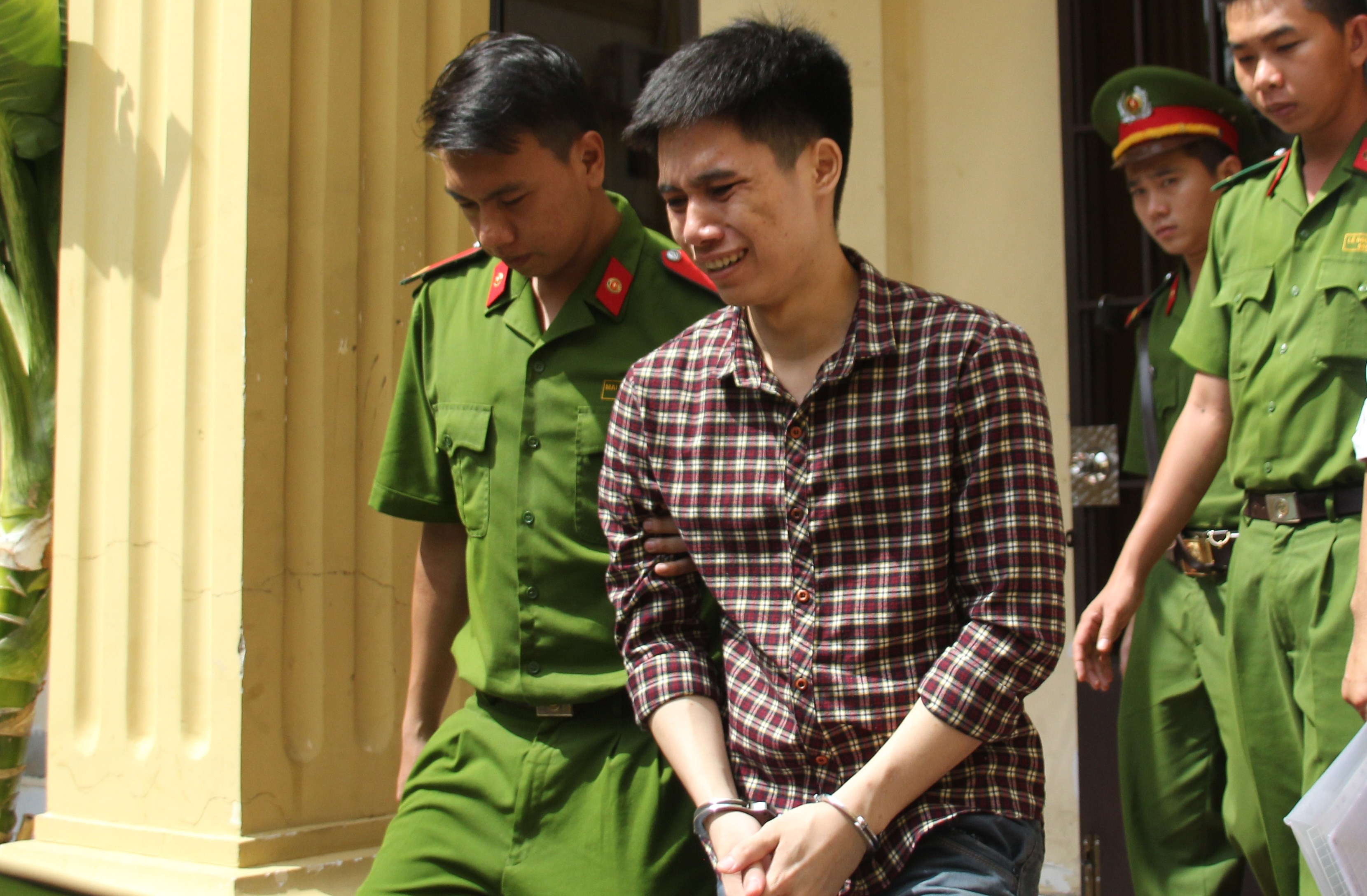 9X giet nguoi khoc nuc no khi bi dan ra xe tu hinh anh