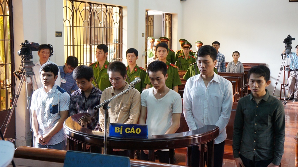 Kich dong dap pha de nhan thu lao 50.000 dong hinh anh