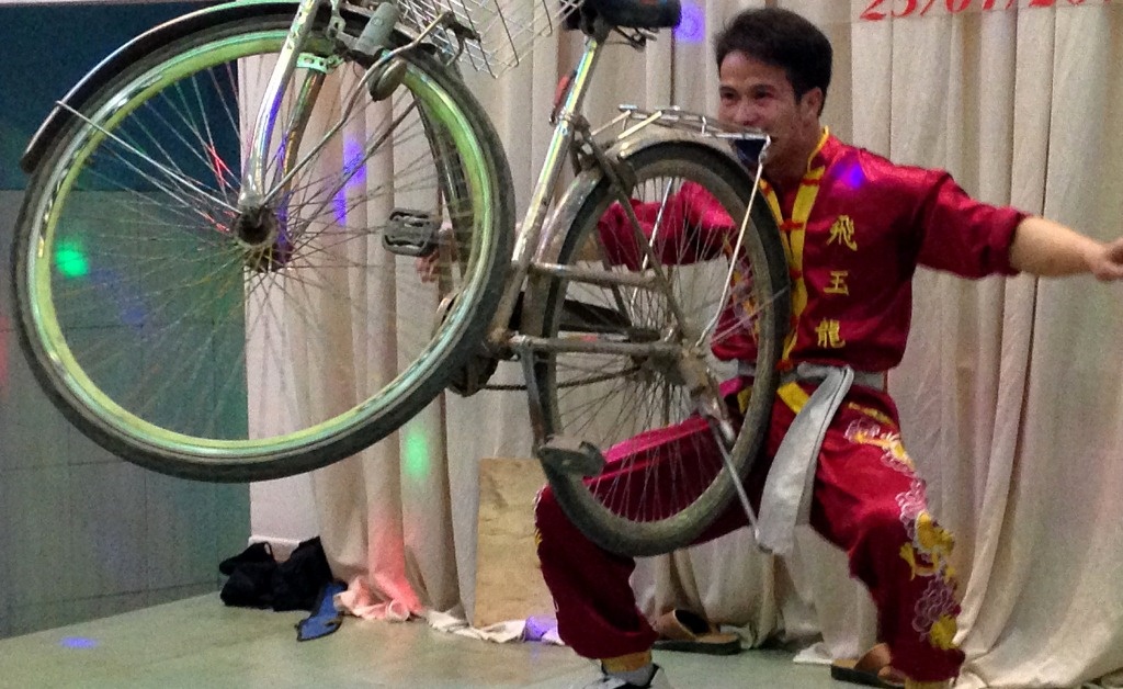 Vo su dung mat nhac xo nuoc, rang nang xe dap hinh anh