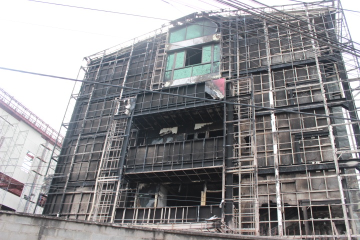 Chay trong truong dai hoc, sinh vien bo chay hinh anh