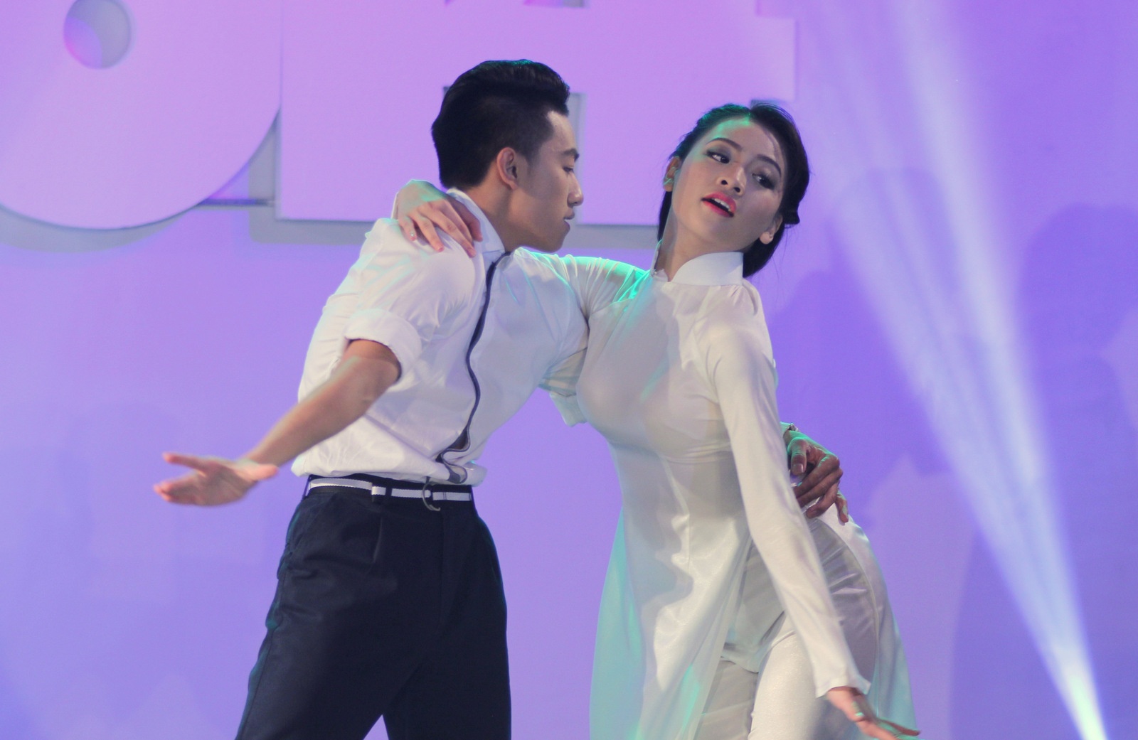 Hoa khoi dancesport dang quang Hot Vteen hinh anh
