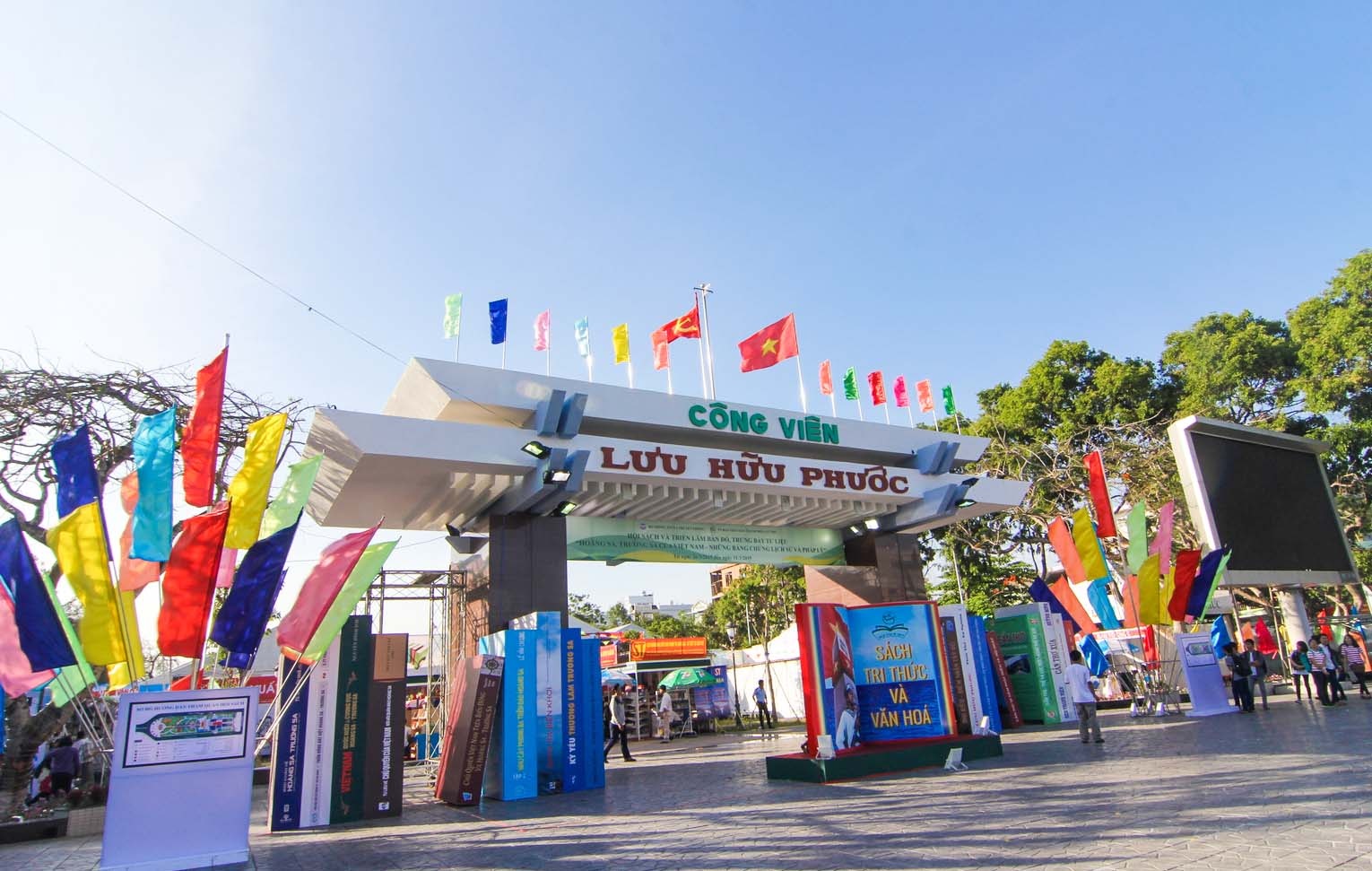 Từ ngày 26 đến 31/3, Hội sách Cần Thơ lần thứ 1-2015 diễn ra tại công viên Lưu Hữu Phước, quận Ninh Kiều.