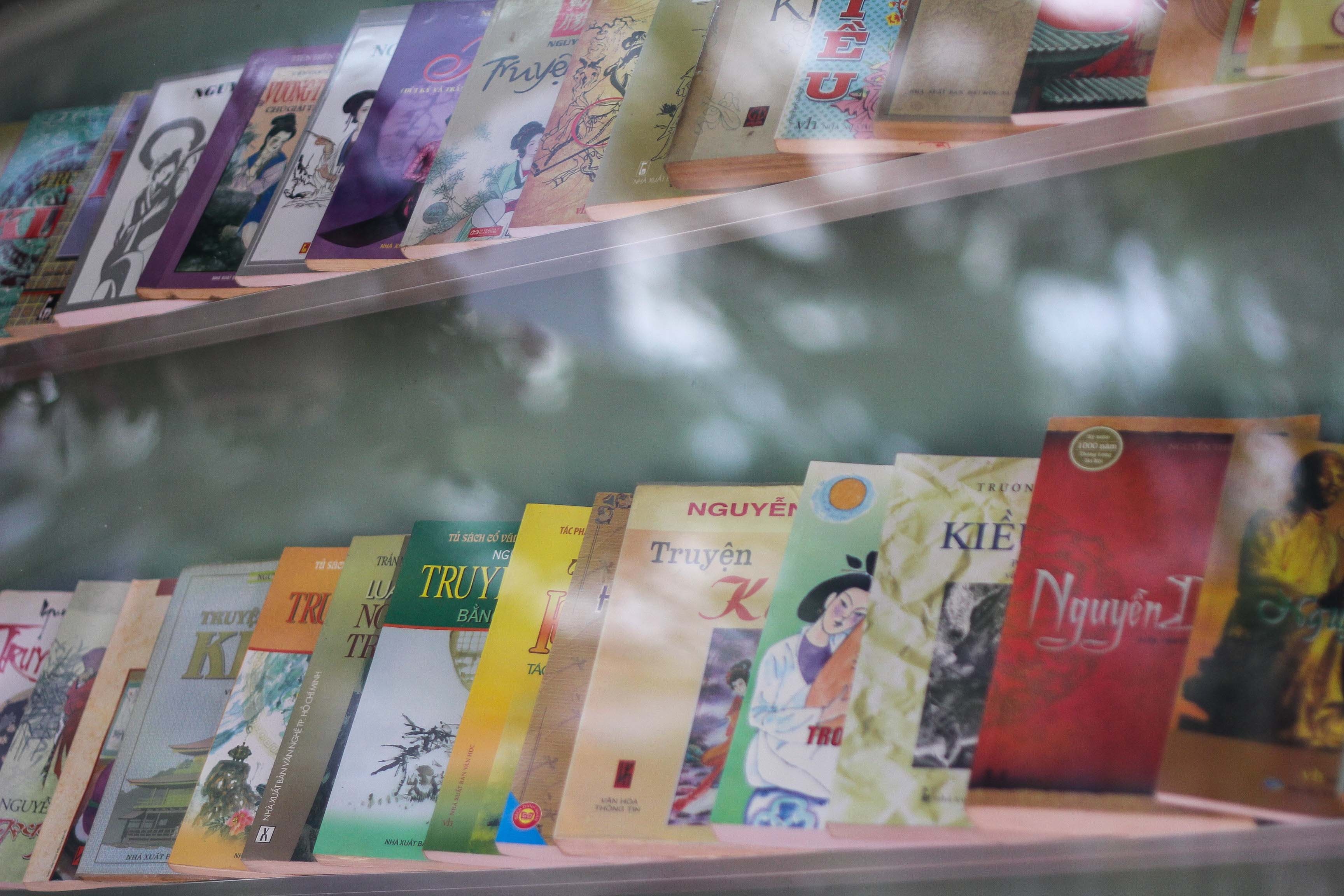 Bo suu tap 300 Truyen Kieu quy hiem o hoi sach Can Tho hinh anh