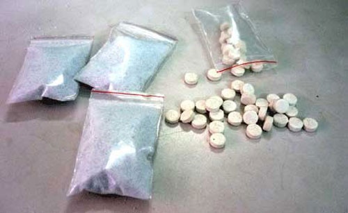 3 anh em giau 6000 vien ma tuy trong mu bao hiem hinh anh