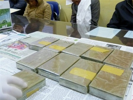 Nguoi dan ong mang gan 3kg heroin di tieu thu bi bat hinh anh