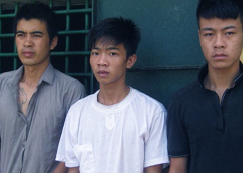 Lai xe taxi danh bai nhom cuop trong dem khuya hinh anh