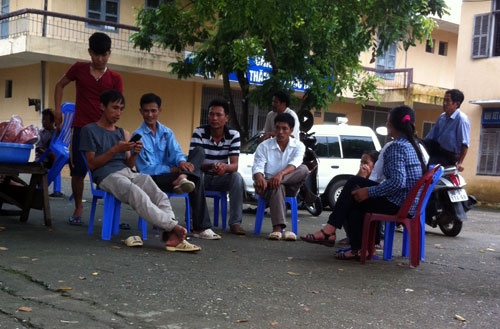 San phu tu vong, nguoi nha quay benh vien hinh anh
