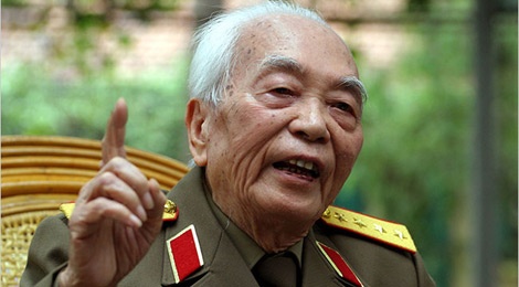 Nguoi 10 lan den nha tuong Giap xin quan ham hinh anh