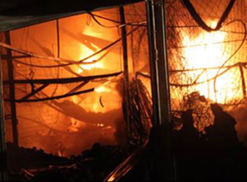 Dap lua bang gay, cho o Ha Noi bi thieu rui hinh anh