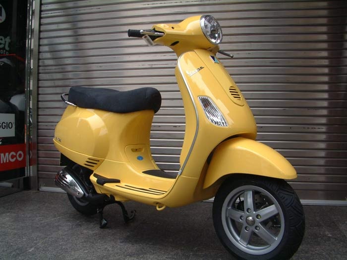 Doi vo chong vung cao xuong Ha Noi trom xe LX hinh anh