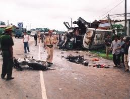 Gan 200 vu tai nan giao thong dip nghi le hinh anh