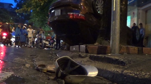 Can canh xe dien dam nan nhan bay len noc lam chet nguoi hinh anh