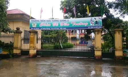 Cho con nghi hoc de phan doi hieu truong hinh anh