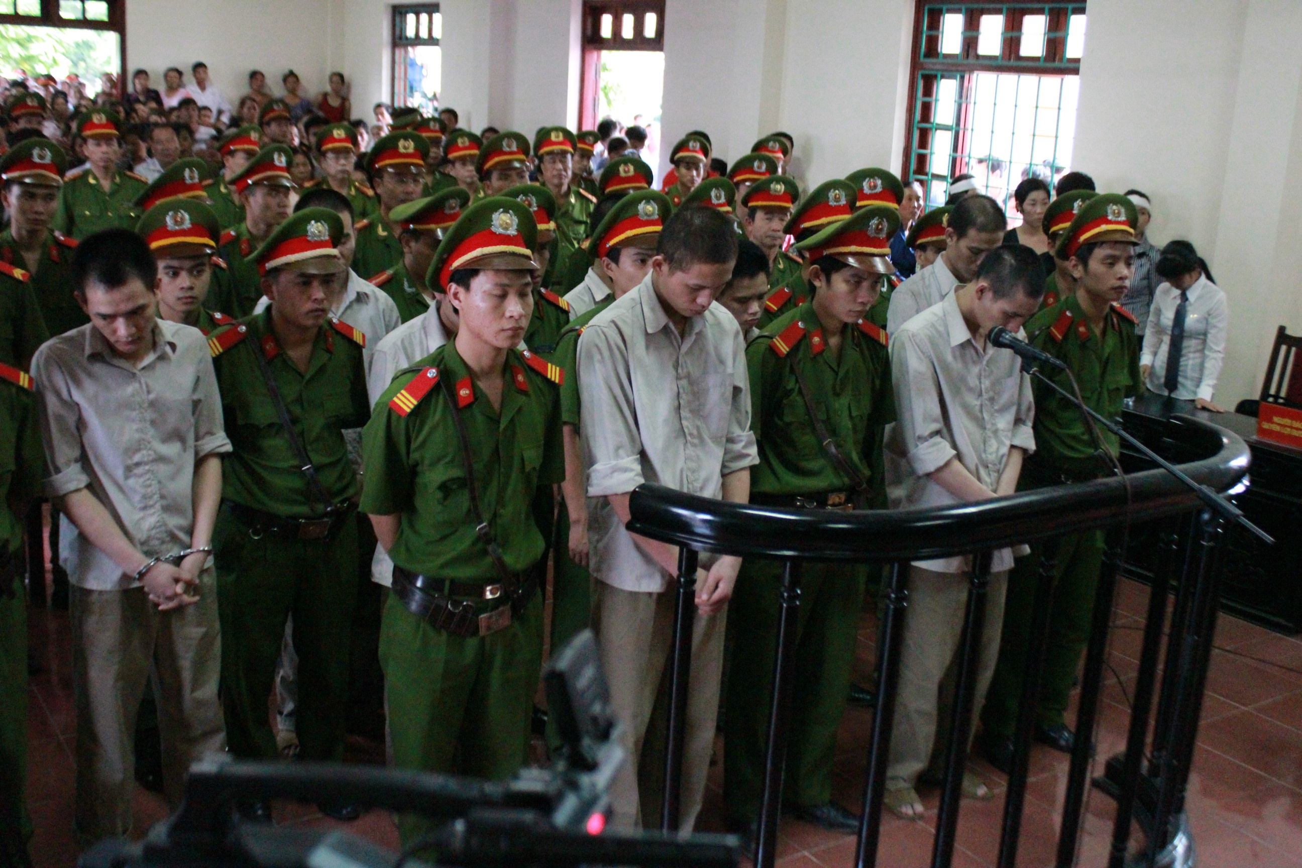 Phut dinh toi 8 bi cao vu ‘quan tai dieu pho’ hinh anh