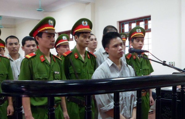 2 bi cao vu 'quan tai dieu pho' bi de nghi an chung than hinh anh