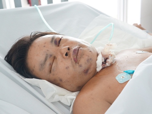 Bat ong kiem tien mua sach cho con, bi ong dot nguy kich hinh anh