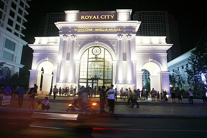 Nam sinh bat ten trom iPhone 5 trong Royal City hinh anh