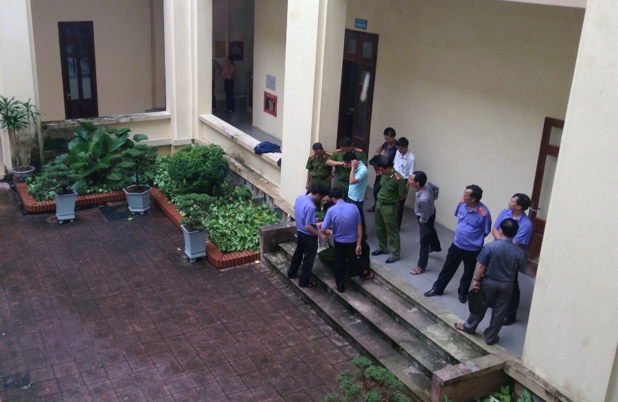 Ke xong vao UBND thanh pho Thai Binh ban can bo da tu sat hinh anh