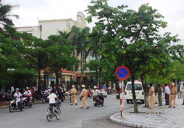 4 can bo bi ban ngay tai UBND thanh pho Thai Binh hinh anh