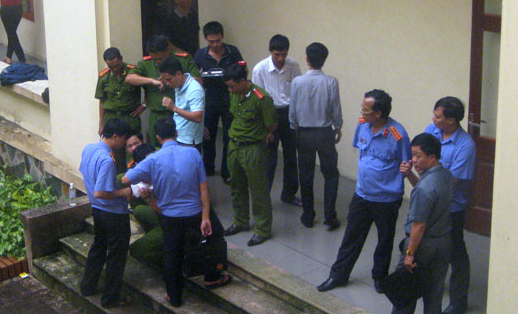 Nguoi ban 4 can bo UBND Thai Binh da chuan bi san di anh hinh anh