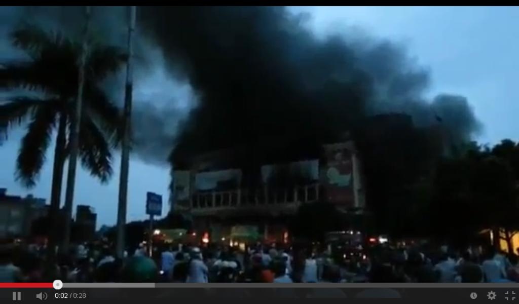 Clip cot khoi cao hang chuc met tai TTTM Hai Duong hinh anh