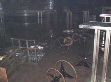 Dap nat quan karaoke vi nghi nguoi nha bi danh chet hinh anh