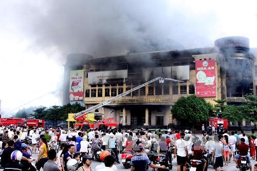 Khoi to vu chay trung tam thuong mai o Hai Duong hinh anh