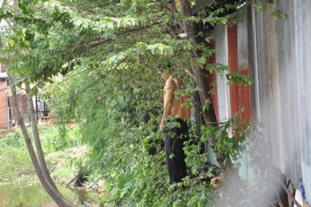 Sat hai vo roi dung hien truong gia hinh anh