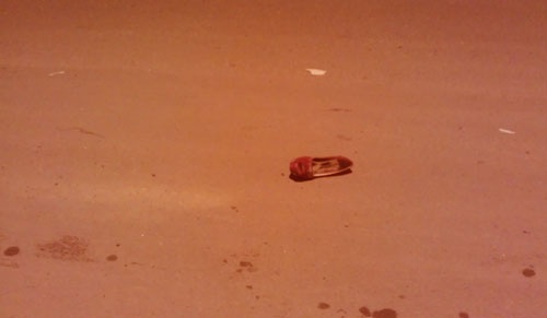 Va cham voi xe may cho 3 co gai trong dem, 1 nguoi chet hinh anh