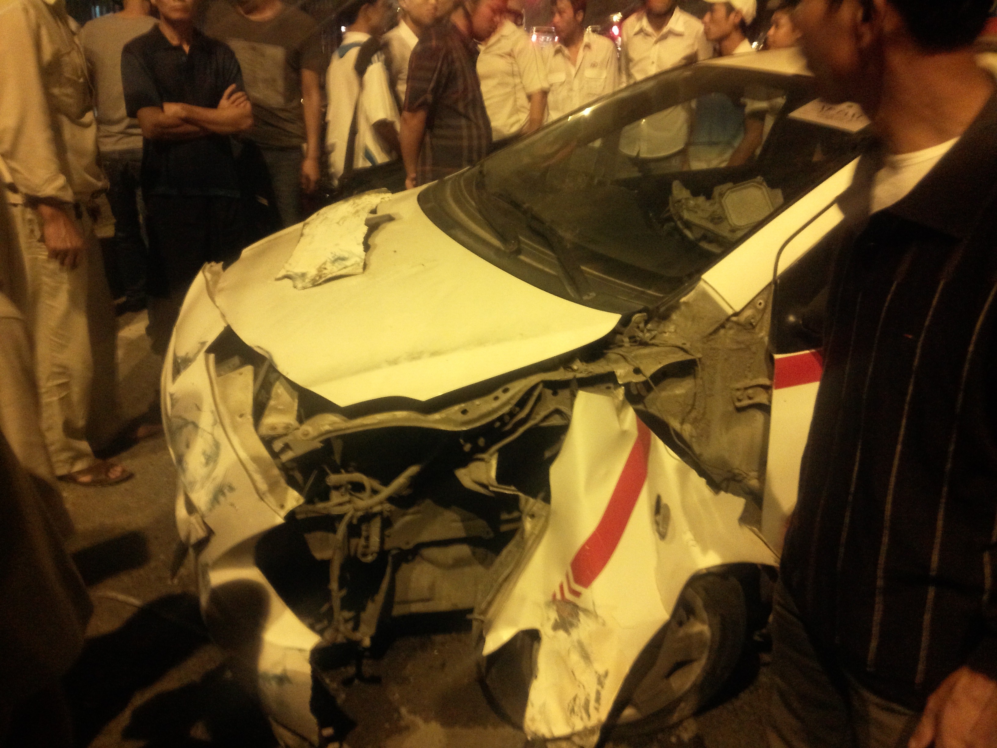 Vo lang bo cung, taxi pha nat dai phan cach hinh anh