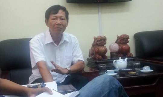 Tong giam doc choi golf, danh nguoi khi dang bi dan kien hinh anh