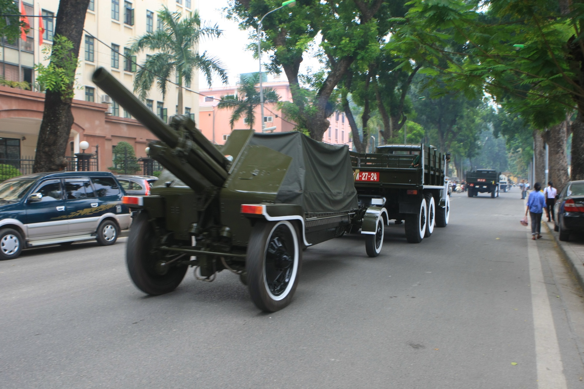 Luu phao dien tap le tang truoc nha Dai tuong hinh anh